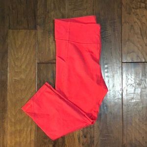 Women’s Old Navy Elevate Crop Leggings